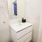 Guest H4u - Heroismo Apartman *