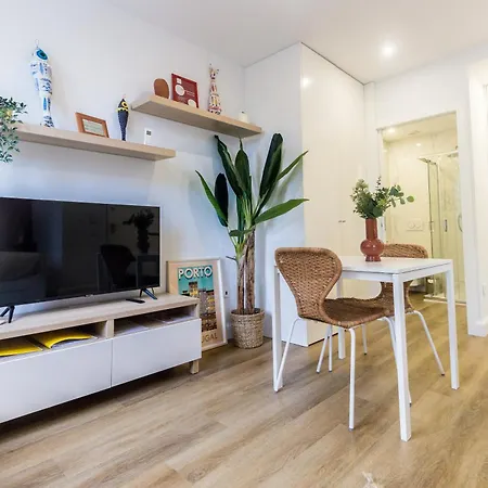 Guest H4u - Heroismo Apartment