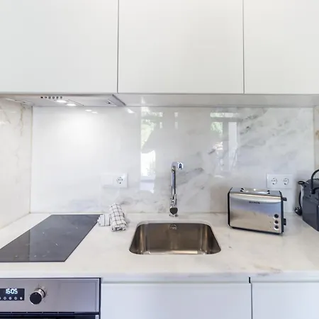 Guest H4u - Heroismo Apartment